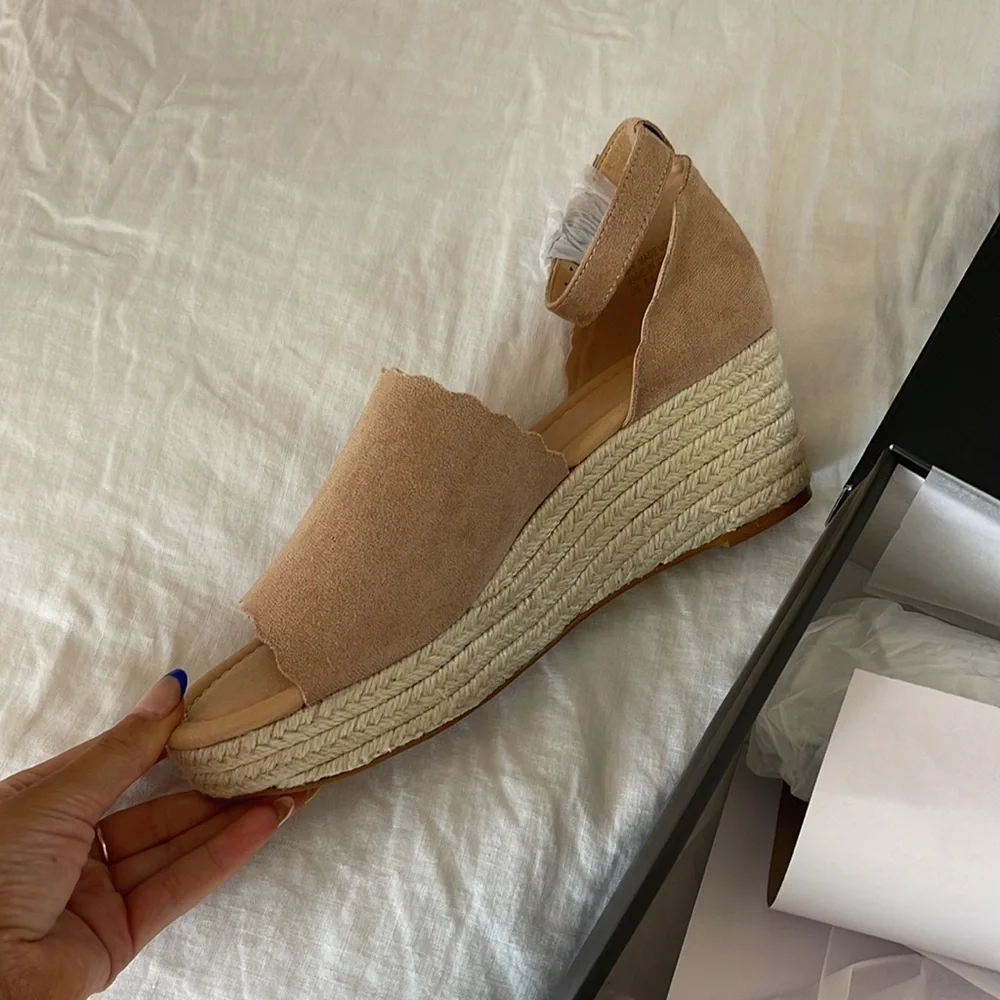 Sandals - Picture 2 of 4